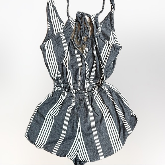 Abercrombie & Fitch open back romper. - Picture 3 of 4